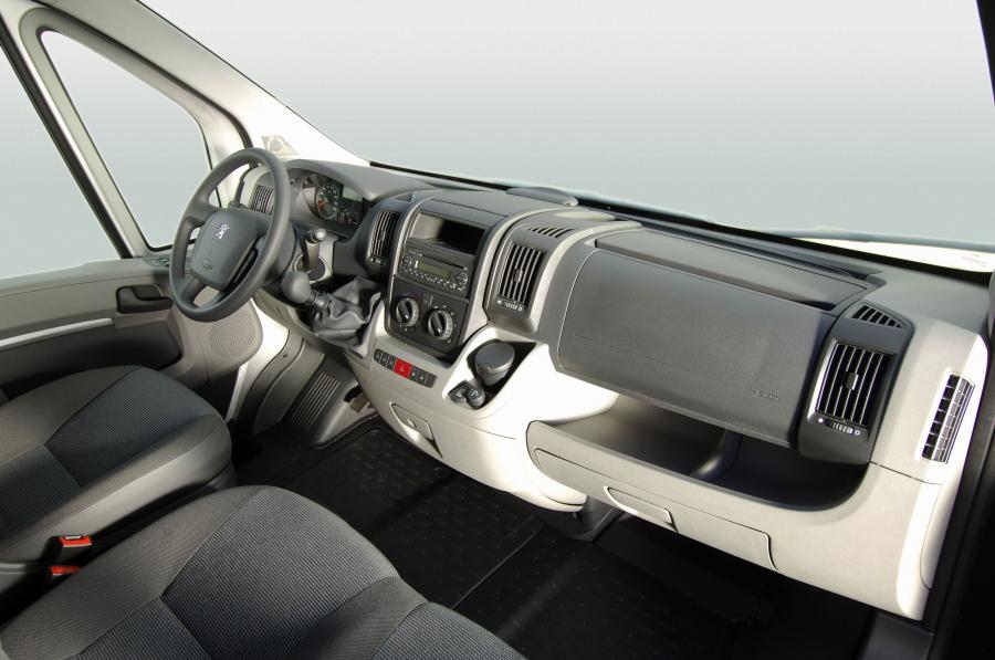  Peugeot Boxer 2006 года  (фото 15 из 81)